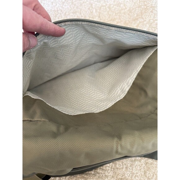 Tumi Messenger Bag Olive Green Excellent condition - Picture 8 of 9